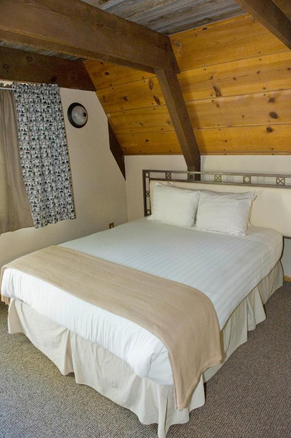 Hotel Cabins On Strawberry Hill Pine Exterior foto