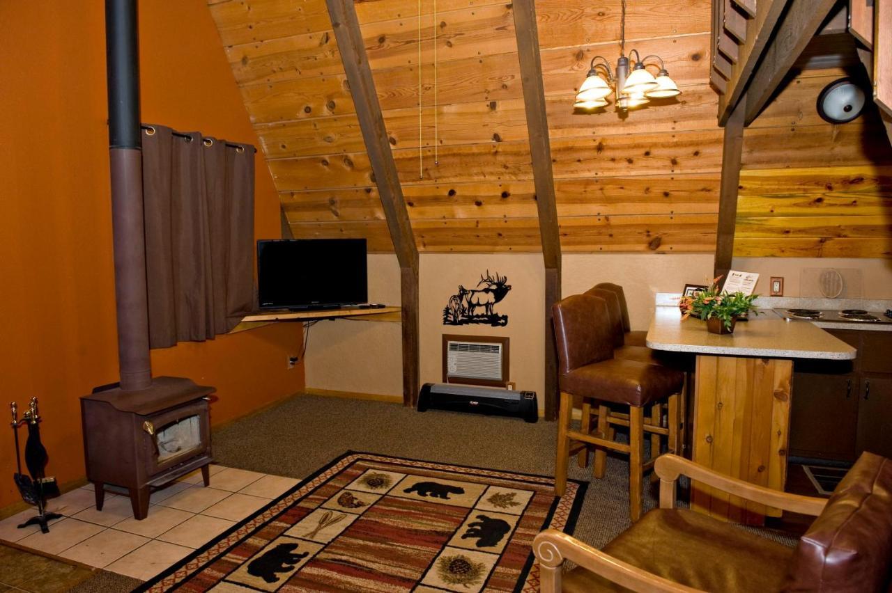 Hotel Cabins On Strawberry Hill Pine Exterior foto