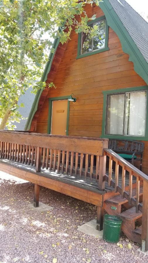 Hotel Cabins On Strawberry Hill Pine Exterior foto