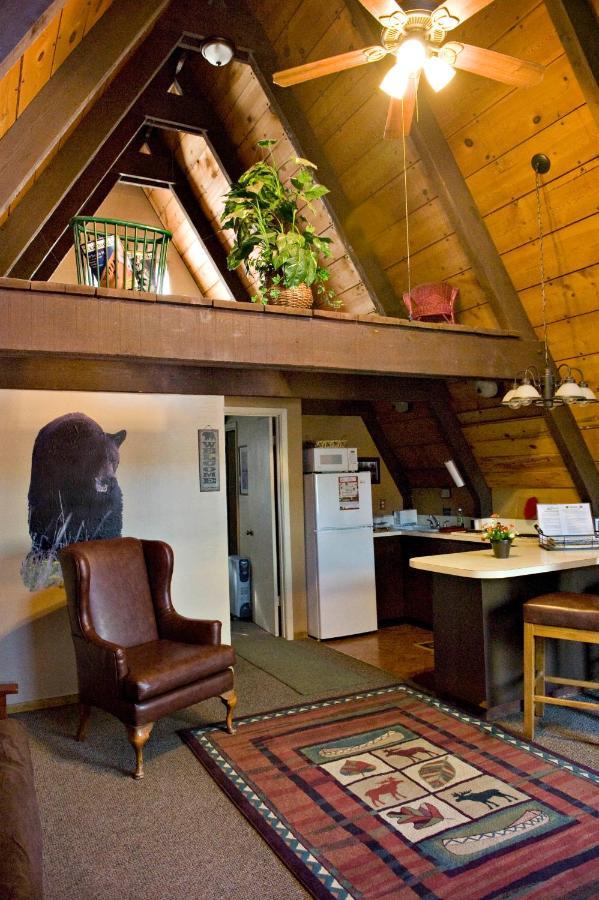 Hotel Cabins On Strawberry Hill Pine Exterior foto
